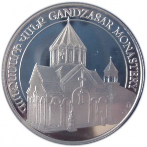 Реверс монеты Армения, 100 драмов, 2004, Архитектурные памятники - Гандзасарский монастырь