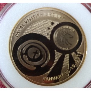 Реверс монеты Филиппины, 500 писо, 2015, Визит папы