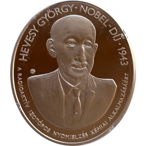 Реверс монеты Венгрия, 5000 форинтов, 2018, 75 лет Нобелевской премии Дьердя де Хевеши
