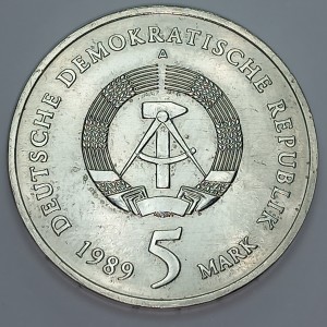 Аверс монеты Германия, 5 марок, 1989, 500 лет со дня рождения Томаса Мюнцера, Церковь Св. Екатерины в Цвиккау