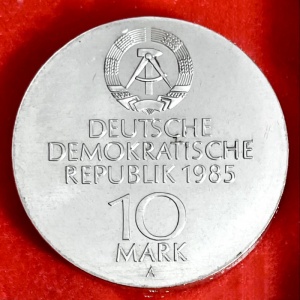 Аверс монеты Германия, 10 марок, 1985, Возобновление работы Семпер оперы в Дрездене