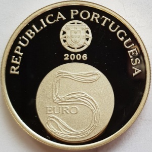 Аверс монеты Португалия, 5 евро, 2006, ЮНЕСКО - Монастырь Алкобаса
