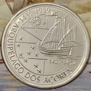 Реверс монеты Португалия, 100 эскудо, 1989, Золотой век открытий - Открытие Азорских островов