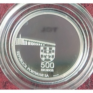 Аверс монеты Португалия, 500 эскудо, 1999, Возвращение Макао Китаю