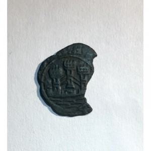 Аверс монеты Португалия, 1 цейтил, 1449, Замок с башнями, образованными квадратными элементами, башенками с четырьмя …
