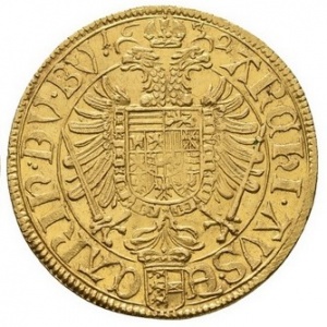 Реверс монеты Австрия, 2 дуката, 1632, Фердинанд II, стоящая фигура c гербами рядом, герб Каринтии ниже имперского орла