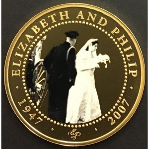 Реверс монеты Острова Кука, 1 доллар, 2007, Елизавета и Филипп вышли из кареты