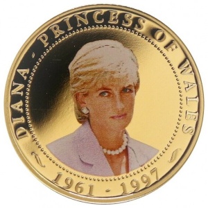 Аверс монеты Острова Кука, 1 доллар, 2007, Сиреневый костюм, жемчужные бусы