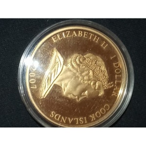 Аверс монеты Острова Кука, 1 доллар, 2007, Елизавета и Филипп приветствуют людей