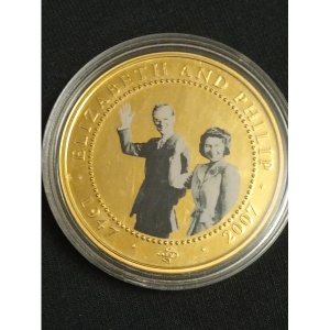 Реверс монеты Острова Кука, 1 доллар, 2007, Елизавета и Филипп приветствуют людей