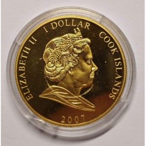 Аверс монеты Острова Кука, 1 доллар, 2007, Белое платье с высоким воротом и тиара