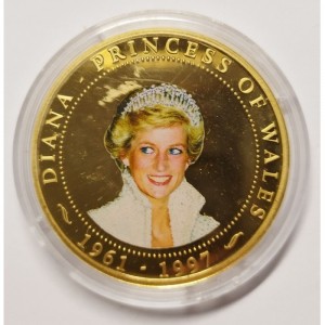 Реверс монеты Острова Кука, 1 доллар, 2007, Белое платье с высоким воротом и тиара