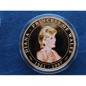 Реверс монеты Острова Кука, 1 доллар, 2008, Поет в белом платье