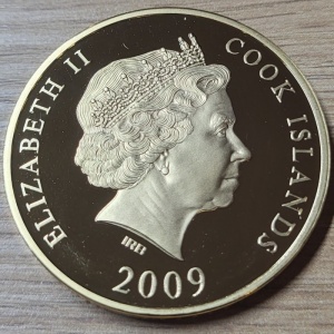 Аверс монеты Острова Кука, 1 доллар, 2009, Мировые Памятники Архитектуры - Хольстентор, Любек