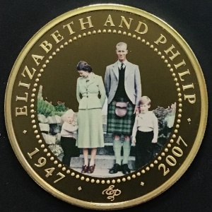 Реверс монеты Острова Кука, 1 доллар, 2009, Елизавета и Филипп в килте с двумя детьми