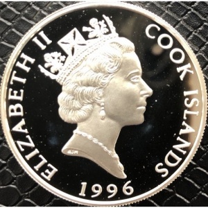 Аверс монеты Острова Кука, 5 долларов, 1996, Вымирающие виды - Гориллы