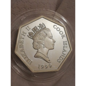 Аверс монеты Острова Кука, 5 долларов, 1999, Тысячелетие - 2000 год Н.Э.