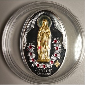 Реверс монеты Острова Кука, 5 долларов, 2008, 150-летие - Явления Богоматери Лурдской /с нимбом/