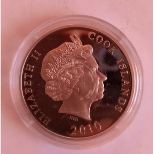 Аверс монеты Острова Кука, 10 долларов, 2010, Чемпионат Мира по футболу в ЮАР 2010