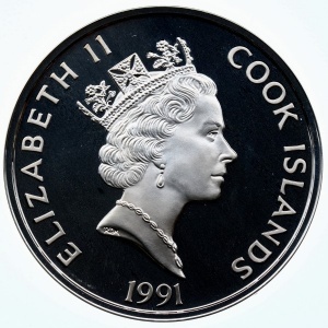 Аверс монеты Острова Кука, 50 долларов, 1991, 500 лет открытию Америки. Сидящий Бык — вождь индейского племени хункпапа