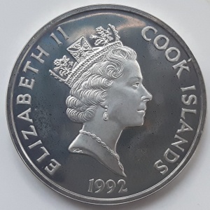 Аверс монеты Острова Кука, 50 долларов, 1992, 500 лет открытию Америки - Девисов пролив