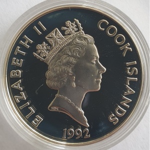 Аверс монеты Острова Кука, 50 долларов, 1992, 500 лет Открытию Америки. Педро де Вальдивия