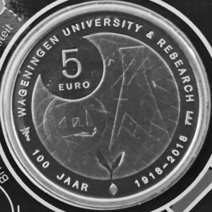 Реверс монеты Нидерланды, 5 евро, 2018, 100 лет Вагенингенскому университету