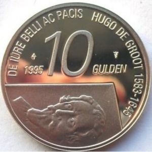 Реверс монеты Нидерланды, 10 гульденов, 1995, 350 лет со дня смерти Гуго Гроция
