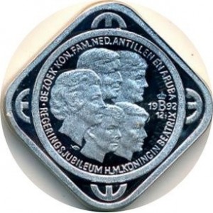 Аверс монеты Нидерланды, 50 центэкю, 1992, Королевский визит на Антильские острова