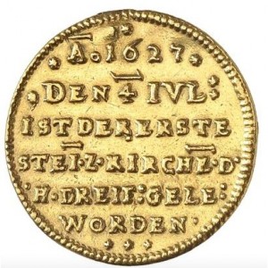 Реверс монеты Регенсбург, 1 дукат, 1627, Закладка первого камня в фундамент троицкой церкви