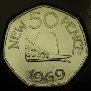 Реверс монеты Гернси, 50 новых пенсов, 2019, 50 лет монете 50 пенсов