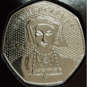 Реверс монеты Гернси, 50 пенсов, 2024, Король Генрих VIII и его жены - Анна Клевская