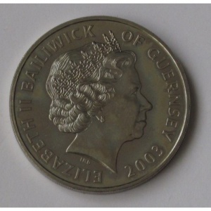 Аверс монеты Гернси, 5 фунтов, 2003, Век монархии