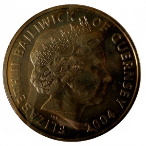 Аверс монеты Гернси, 5 фунтов, 2004, 60 лет высадке в Нормандии
