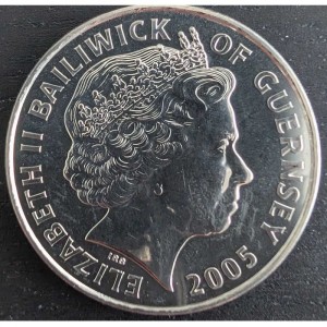 Аверс монеты Гернси, 5 фунтов, 2005, 60 лет со дня окончания Второй Мировой войны