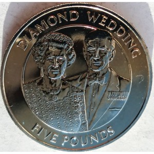 Реверс монеты Гернси, 5 фунтов, 2007, 60-я годовщина свадьбы королевы Елизаветы II и принца Филиппа /Портрет Елизавет…