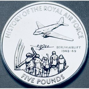 Реверс монеты Гернси, 5 фунтов, 2008, 90 лет Королевским Военно-воздушным силам, Berlin Airlift 1948-49