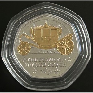 Реверс монеты Гернси, 50 пенсов, 2024, Королевская конюшня - Карета в честь бриллиантового юбилея