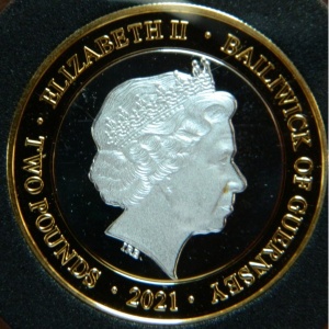 Аверс монеты Гернси, 2 фунта, 2021, 100 лет со дня рождения Дональда Малкольма Кэмпбелла /На воде, Bluebird K7/