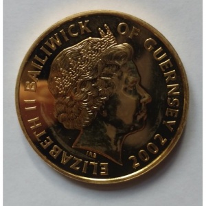 Аверс монеты Гернси, 5 фунтов, 2002, 50 лет правлению Королевы Елизаветы II /в карете/