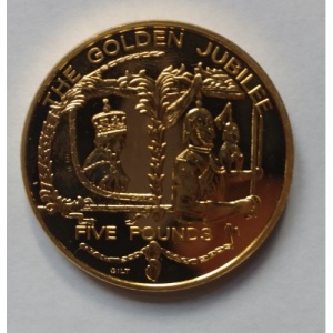 Реверс монеты Гернси, 5 фунтов, 2002, 50 лет правлению Королевы Елизаветы II /в карете/