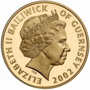 Аверс монеты Гернси, 5 фунтов, 2002, 50 лет правлению Королевы Елизаветы II /в карете/