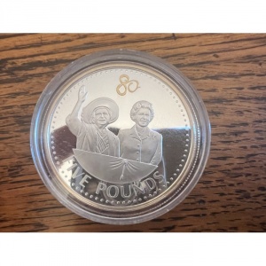Реверс монеты Гернси, 5 фунтов, 2006, 80 лет со дня рождения Елизаветы II /Елизавета II и Королева-мать/