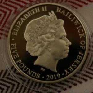 Аверс монеты Джерси, 5 фунтов, 2019, 75 лет высадке союзников в Нормандии - 13:00