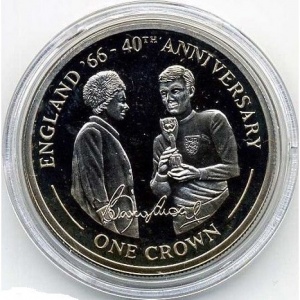 Реверс монеты Гибралтар, 1 крона, 2006, Чемпионат мира по футболу 1966 - Бобби Мур и Елизавета II