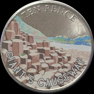 Реверс монеты Остров Мэн, 10 пенсов, 2023, Мостовая гигантов