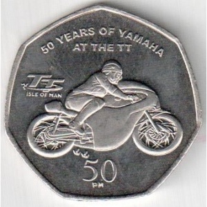 Реверс монеты Остров Мэн, 50 пенсов, 2011, 50 лет Yamaha на Tourist Trophy