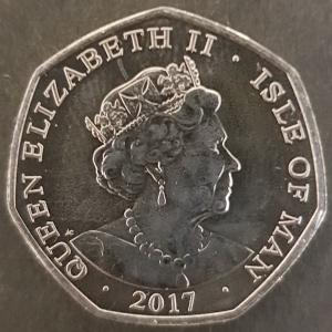 Аверс монеты Остров Мэн, 50 пенсов, 2017, Платиновая свадьба Королевы Елизаветы 2 и Принца Филипа /смотрят друг другу…