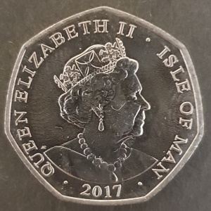 Аверс монеты Остров Мэн, 50 пенсов, 2017, Платиновая свадьба Королевы Елизаветы 2 и Принца Филипа /пара с букетом/
