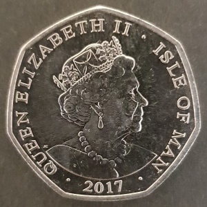 Аверс монеты Остров Мэн, 50 пенсов, 2017, Платиновая свадьба Королевы Елизаветы 2 и Принца Филипа /пара стоя. Королев…